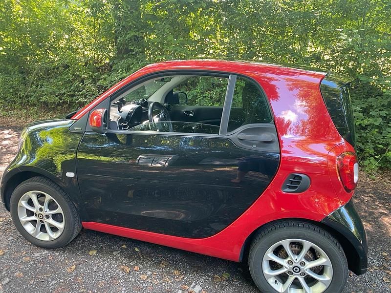 Schwarz Gebraucht 2016 Smart ForTwo Coupé Coupé | 6.200 € - Bild 1/4