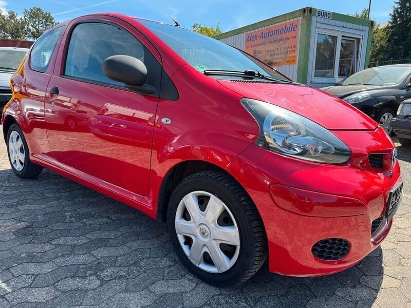 Gebraucht Toyota Aygo 68 PS (50 kW) 2010 Rot Kleinwagen