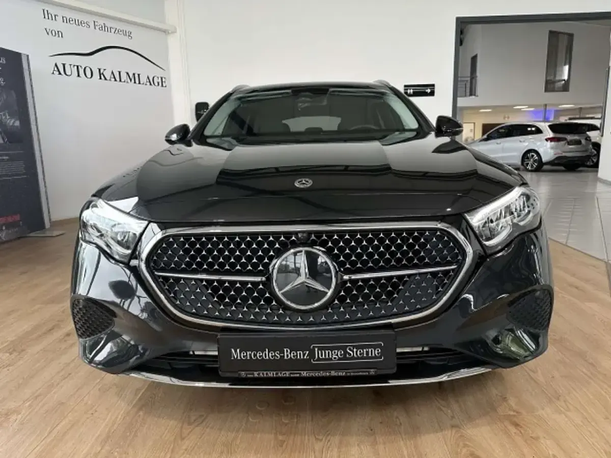 Gebraucht Mercedes E220 Avantgarde 197 PS (144 kW) 2025 Lack graphitgrau Kombi