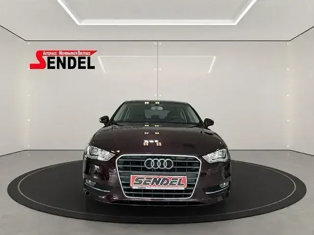 Gebraucht Audi A3 Ambiente 110 PS (80 kW) 2015 Violet Limousine
