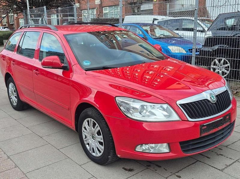 Gebraucht Skoda Octavia Ambition 105 PS (77 kW) 2012 Corridarot Kombi
