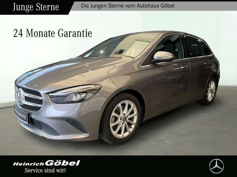 Lack mountaingrau Gebraucht 2019 Mercedes B200 Progressive Van / Kleinbus | 22.490 € (Guter Preis) - Bild 1/4