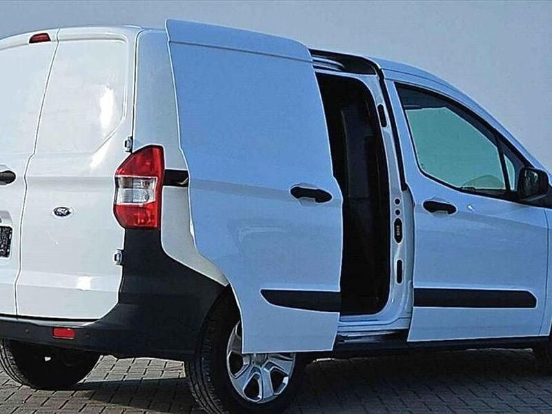 Gebraucht Ford Transit Trend 101 PS (74 kW) 2021 Weiss / frostweiss Kombi