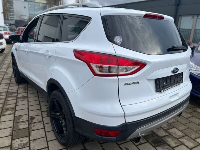 Gebraucht Ford Kuga Trend 150 PS (110 kW) 2015 Weiß SUV
