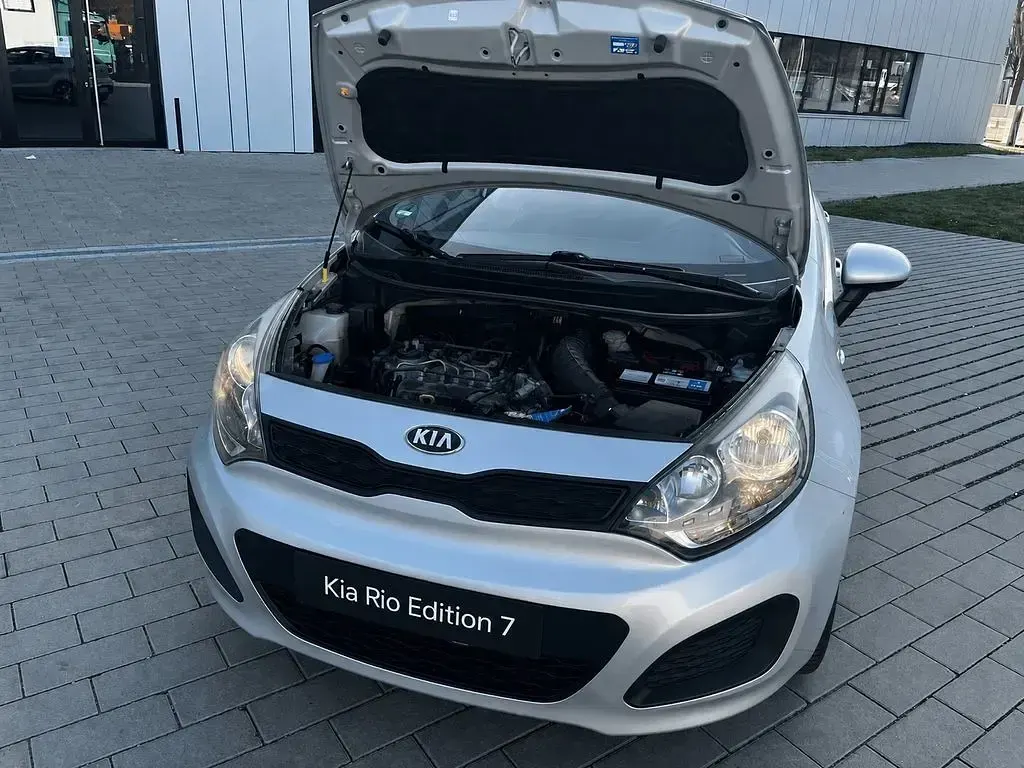 Gebraucht Kia Rio Edition 7 75 PS (55 kW) 2014 Silber Limousine