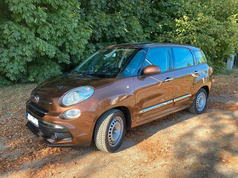 Braun Gebraucht 2019 Fiat 500L Wagon Van / Kleinbus | 17.490 € (Teuer) - Bild 1/4