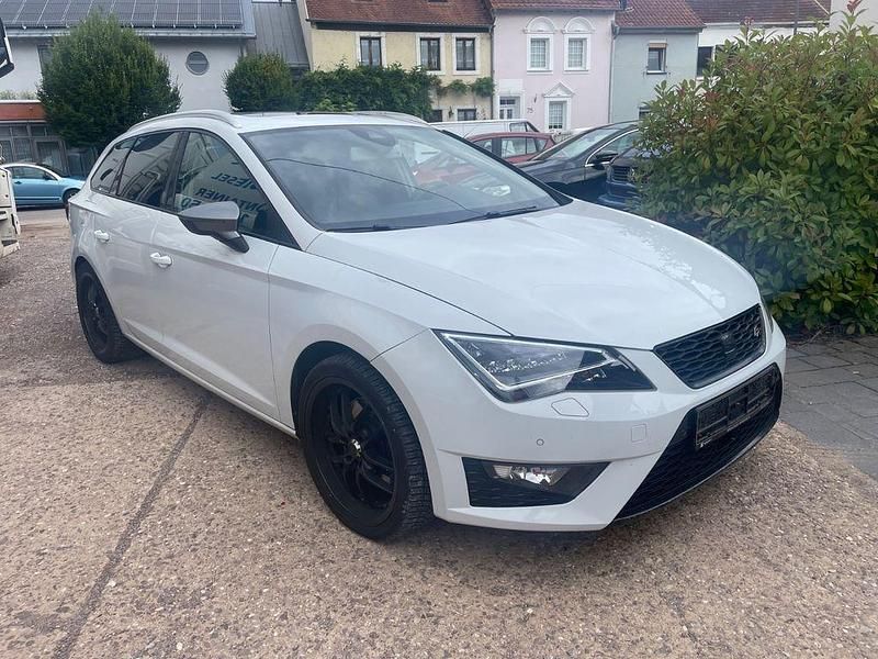 Weiß Gebraucht 2015 Seat Leon ST FR Kombi | 12.200 € (Guter Preis) - Bild 1/4