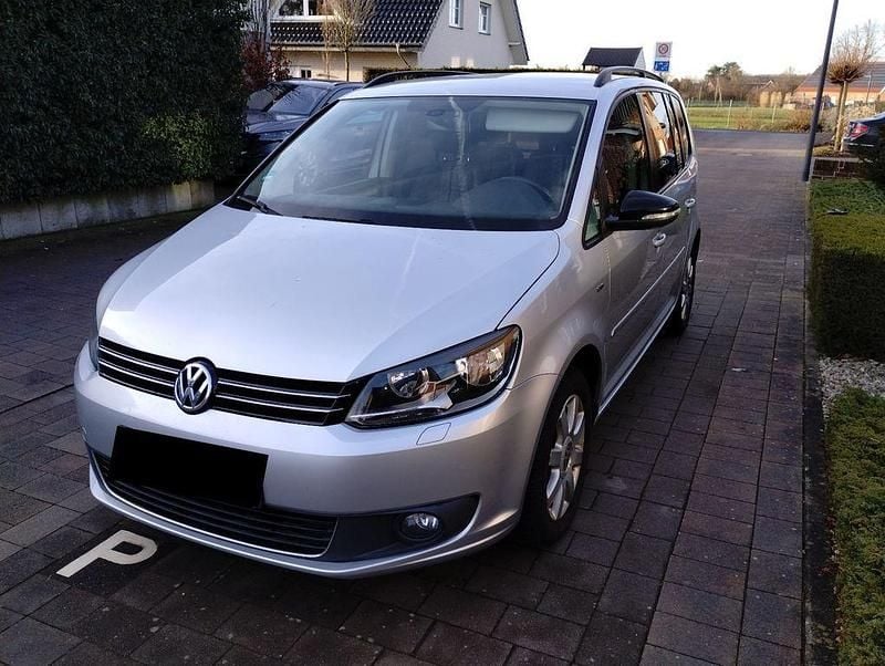 Silber Gebraucht 2013 VW Touran Match Van / Kleinbus | 5.750 € (Guter Preis) - Bild 1/4