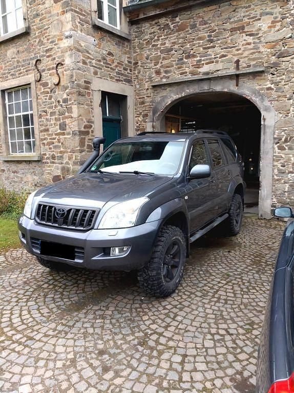 Grau Gebraucht 2004 Toyota Land Cruiser Van / Kleinbus | 18.900 € - Bild 1/4