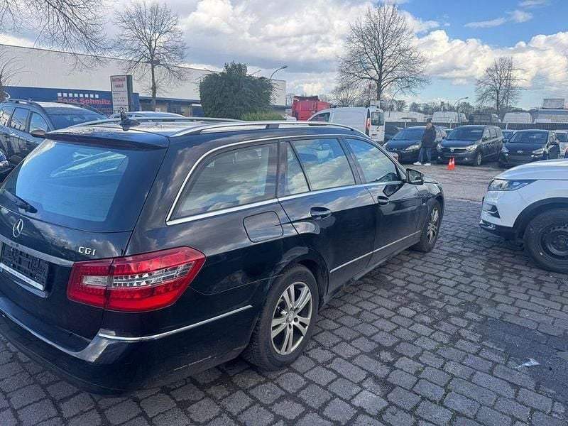 Gebraucht Mercedes E200 Avantgarde 184 PS (135 kW) 2011 Schwarz Limousine