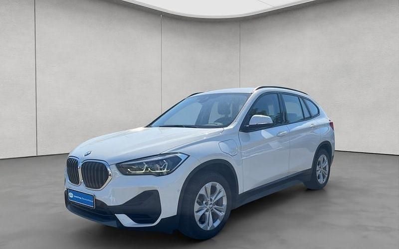 Alpinweiss iii Gebraucht 2021 BMW X1 Advantage SUV | 24.490 € (Guter Preis) - Bild 1/3