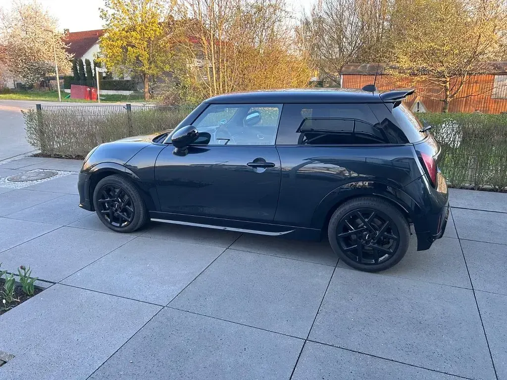 Używany Mini John Cooper Works 204 KM (150 kW) 2024 Szary Hatchback