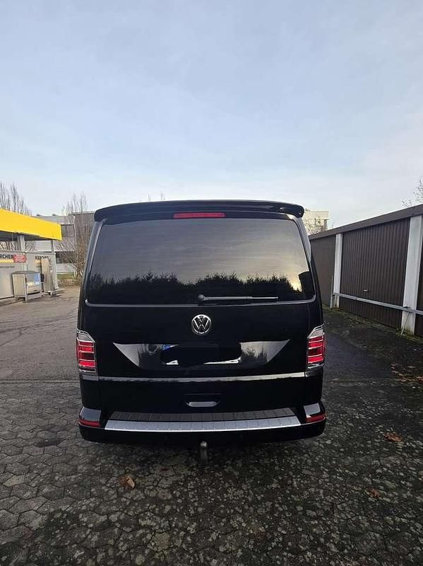 Second-hand VW Multivan Highline 204 CP (150 kW) 2017 Negru Monovolum
