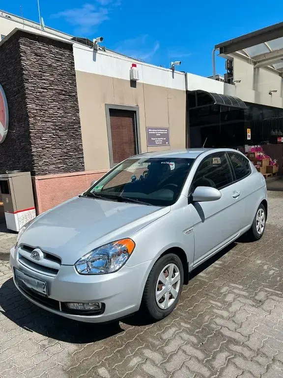 Gebraucht Hyundai Accent 97 PS (71 kW) 2008 Grau Kleinwagen
