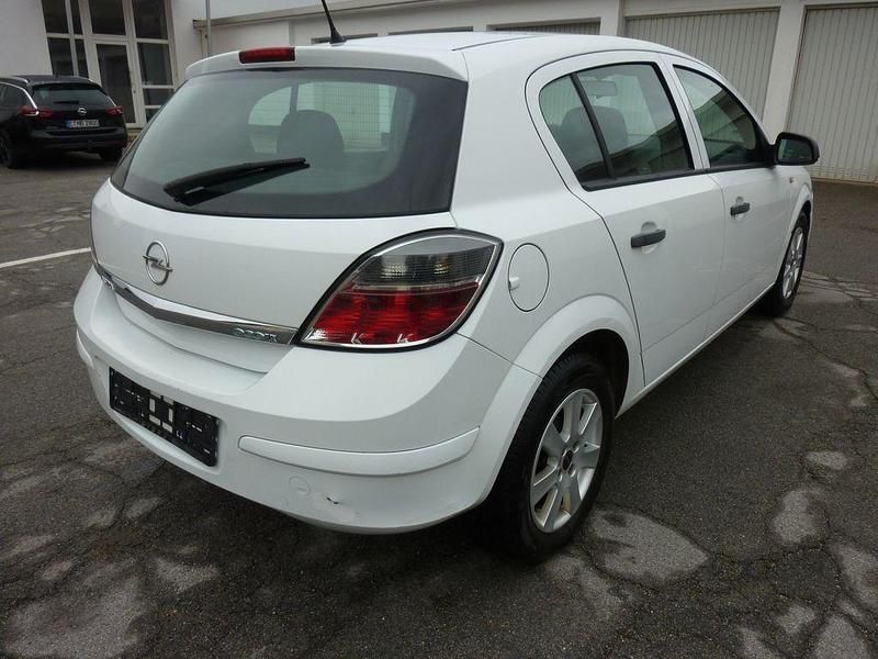 Gebraucht Opel Astra Selection 90 PS (66 kW) 2009 Weiß Limousine