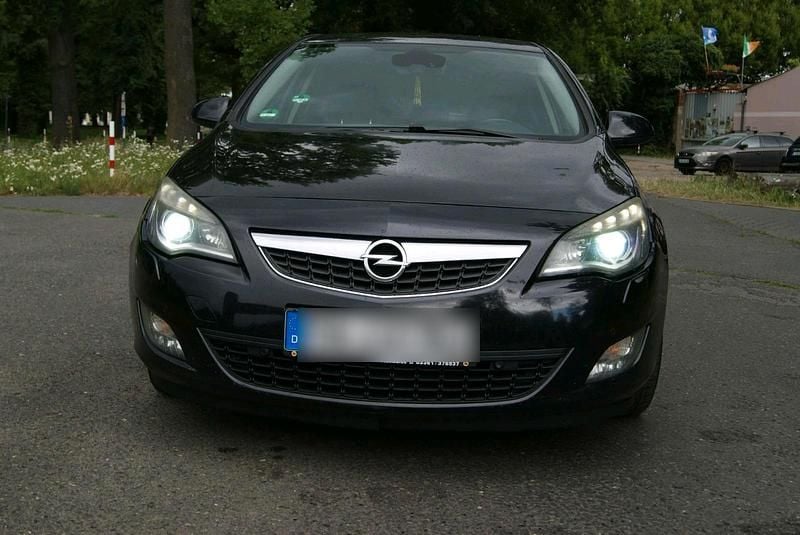 Schwarz Gebraucht 2010 Opel Astra Kleinwagen | 3.300 € (Fairer Preis) - Bild 1/4