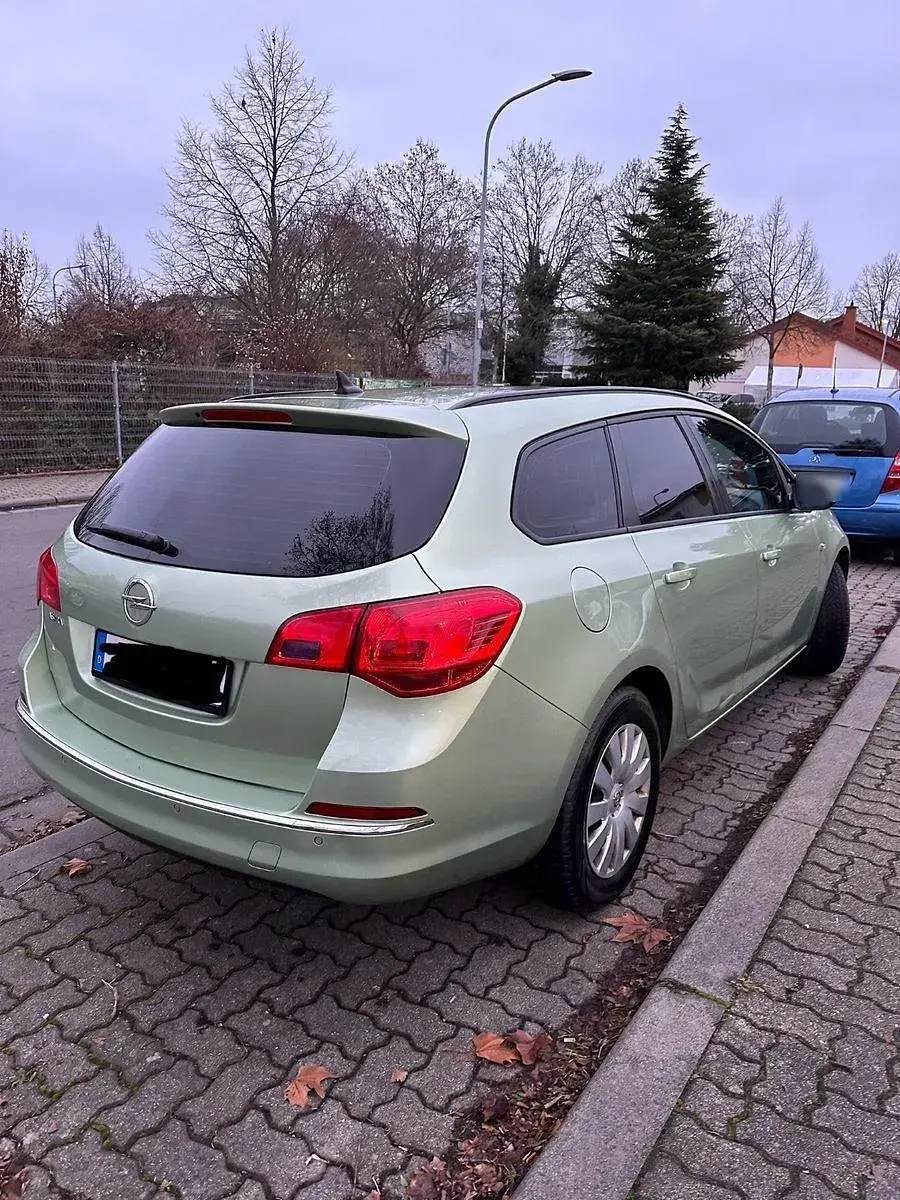 Używany Opel Astra 110 KM (80 kW) 2013 Zielony Kombi