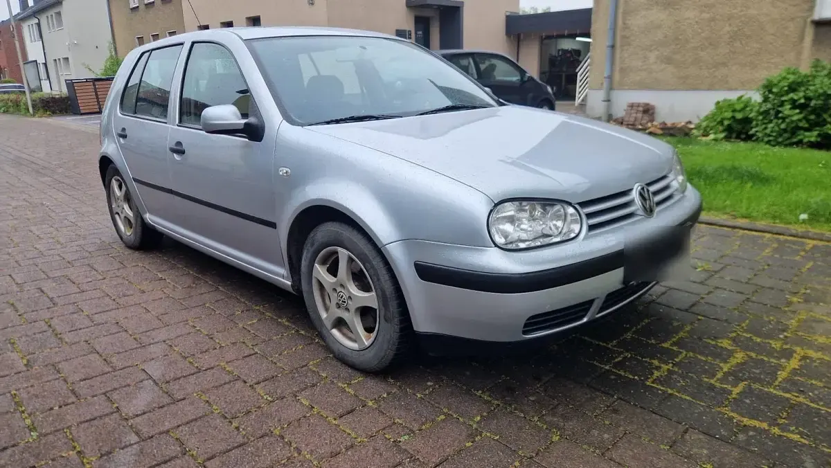 Gebraucht VW Golf IV Edition 101 PS (74 kW) 2001 Silber Limousine