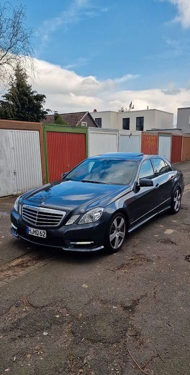 Gebraucht Mercedes E200 Avantgarde 184 PS (135 kW) 2013 Grau Limousine