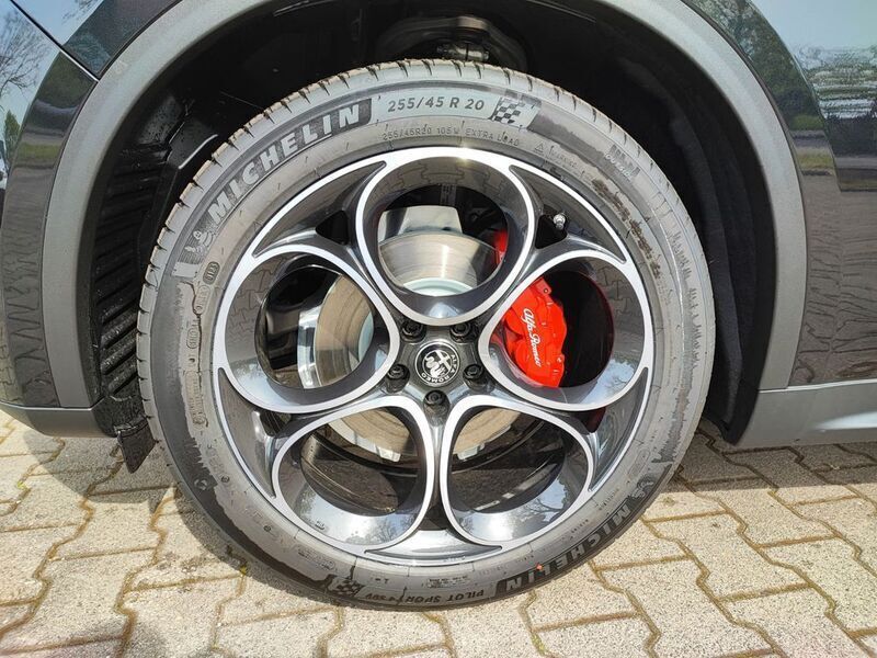 Gebraucht Alfa Romeo Stelvio Sprint 209 PS (153 kW) 2023 Schwarz SUV