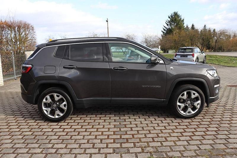 Gebraucht Jeep Compass Opening Edition 140 PS (102 kW) 2017 Grau SUV