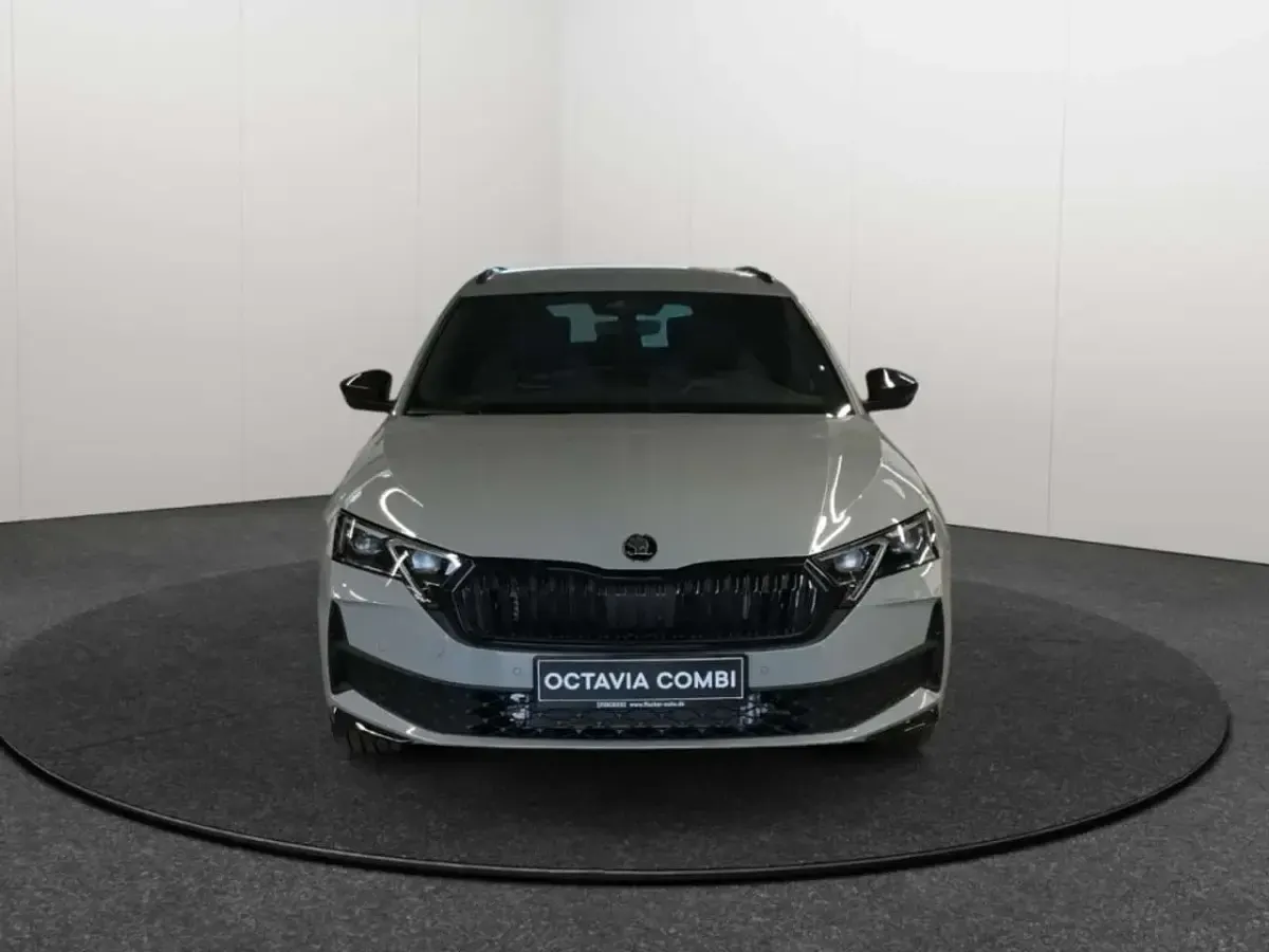 Neu Skoda Octavia SportLine 150 PS (110 kW) 2026 Steelgrau Kombi