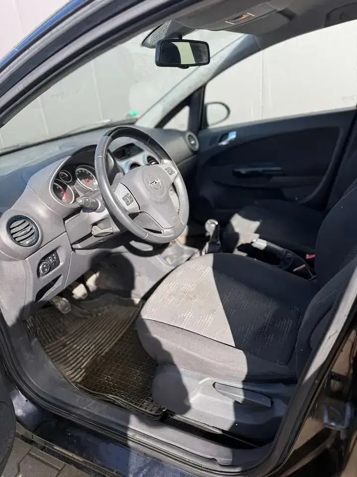 Gebraucht Opel Corsa 87 PS (63 kW) 2011 Schwarz Kleinwagen
