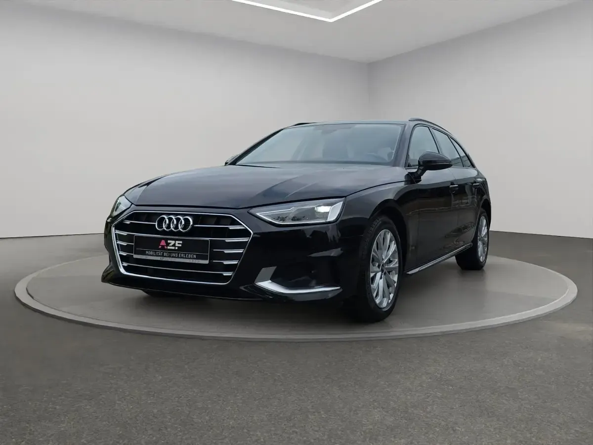 Gebraucht Audi A4 Advanced 204 PS (150 kW) 2023 Mythosschwarz metallic Kombi
