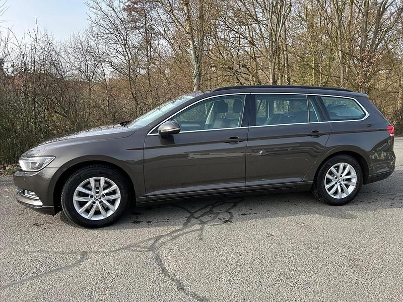 Gebraucht VW Passat 120 PS (88 kW) 2018 Braun Kombi