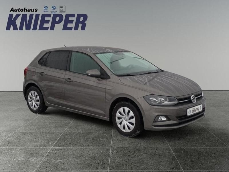 Gebraucht VW Polo Comfortline 95 PS (69 kW) 2019 Limestone grey metallic Limousine