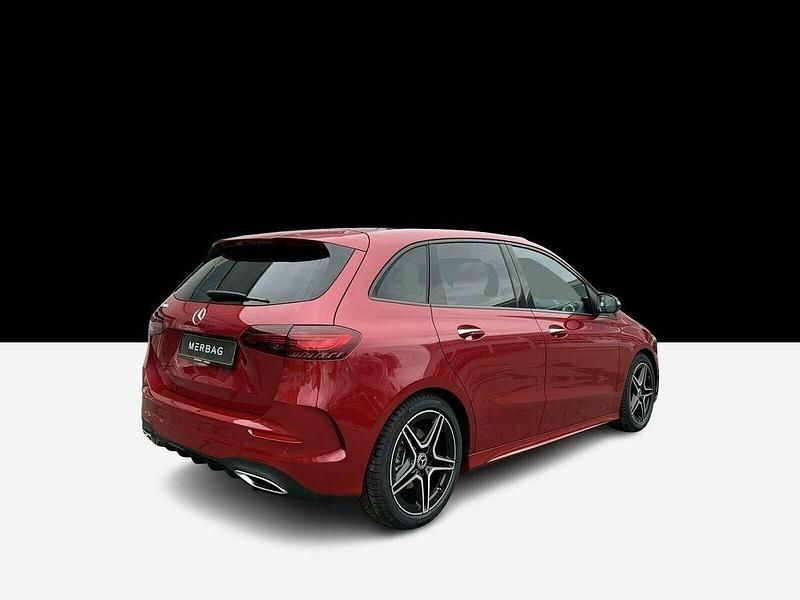 Gebraucht Mercedes B200 163 PS (119 kW) 2025 Rot Van / Kleinbus