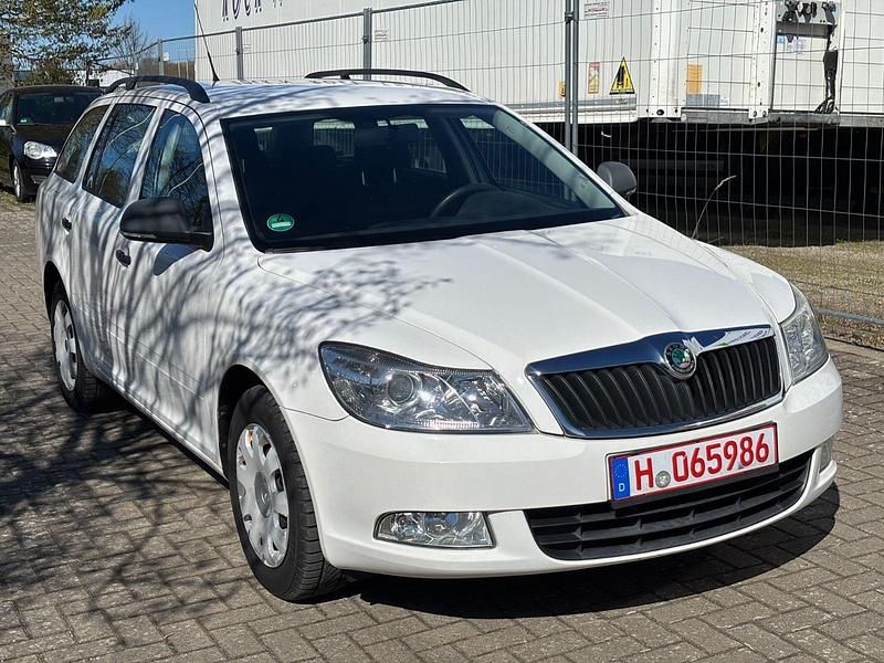 Gebraucht Skoda Octavia 105 PS (77 kW) 2010 Weiß Kombi