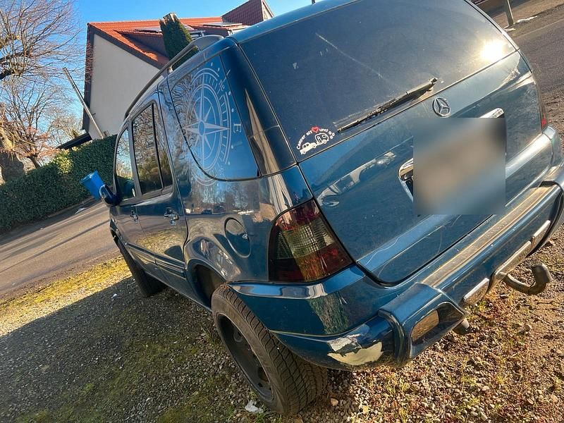 Gebraucht Mercedes ML320 218 PS (160 kW) 1998 Grün SUV