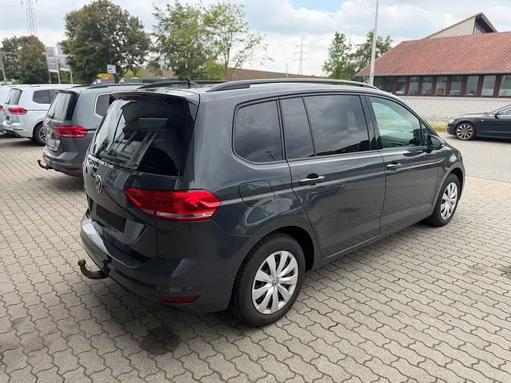 Gebraucht VW Touran Comfortline 150 PS (110 kW) 2020 Grau Van / Kleinbus