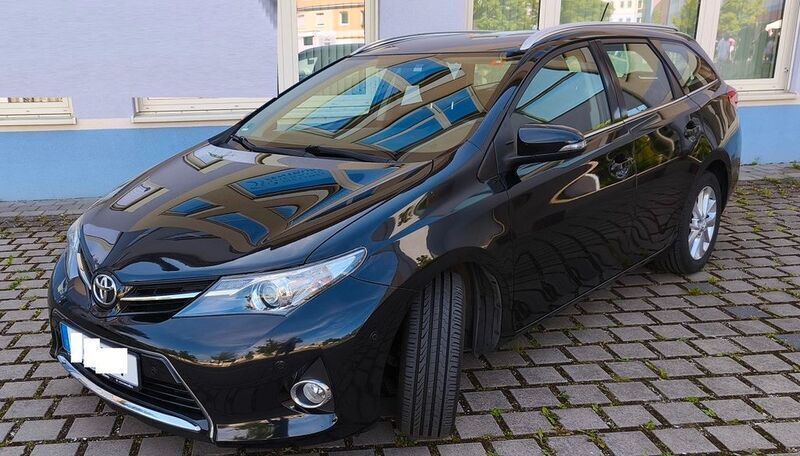 Schwarz Gebraucht 2014 Toyota Auris Touring Sports Kombi | 8.000 € (Superpreis) - Bild 1/4