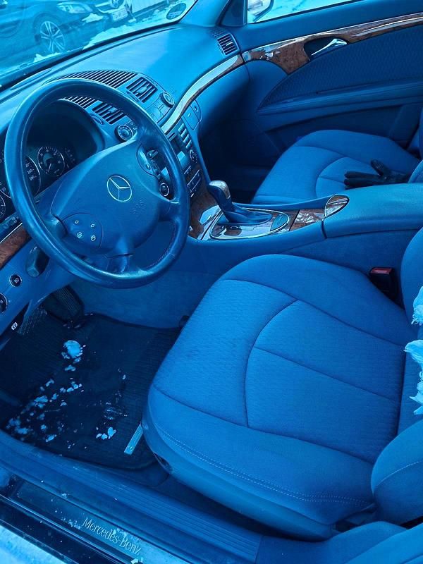 Gebraucht Mercedes E270 177 PS (130 kW) 2004 Blau Limousine