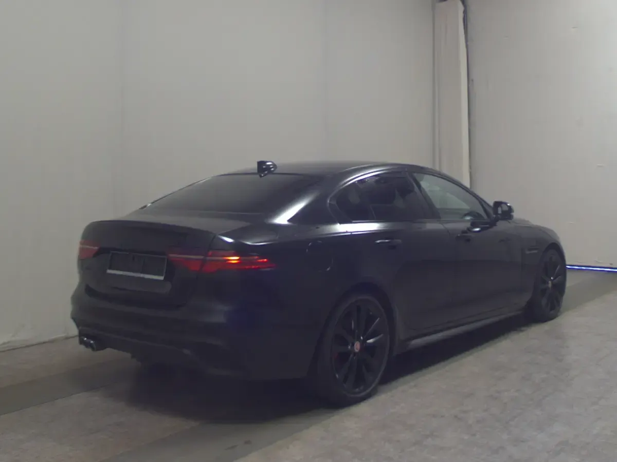 Gebraucht Jaguar XE R-Dynamic 204 PS (150 kW) 2021 Santorini black (metallic) Limousine