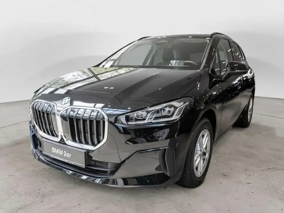 Neu BMW 218 Active Tourer 136 PS (100 kW) 2026 Schwarz ii Van / Kleinbus