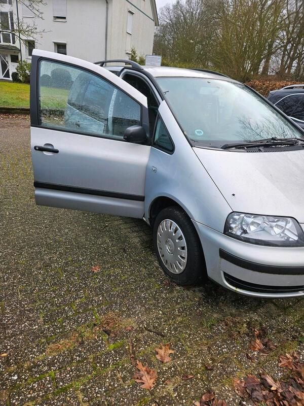 Silber Gebraucht 2003 VW Sharan Van / Kleinbus | 1.500 € (Superpreis) - Bild 1/4