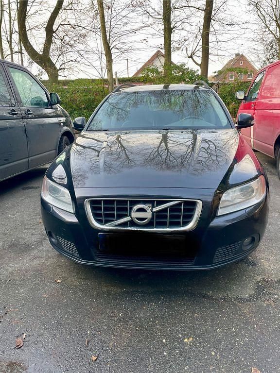 Schwarz Gebraucht 2010 Volvo V70 Summum Kombi | 5.700 € (Teuer) - Bild 1/4