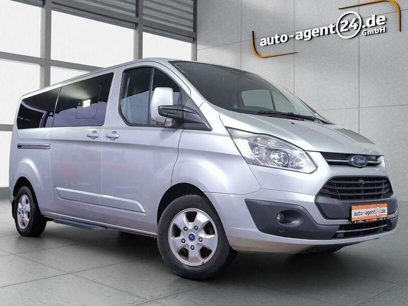 Polarsilber metallic Gebraucht 2017 Ford Tourneo Titanium Van / Kleinbus | 23.990 € (Fairer Preis) - Bild 1/4