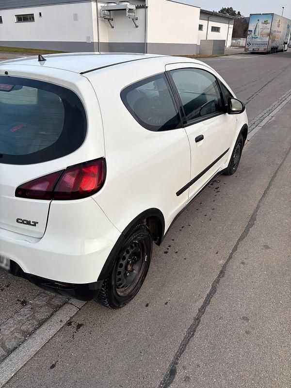 Gebraucht Mitsubishi Colt 95 PS (69 kW) 2012 Weiß Kleinwagen