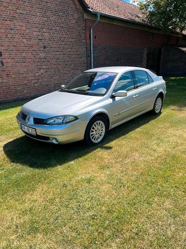 Grau Gebraucht 2007 Renault Laguna III Limousine | 3.600 € (Superpreis) - Bild 1/4