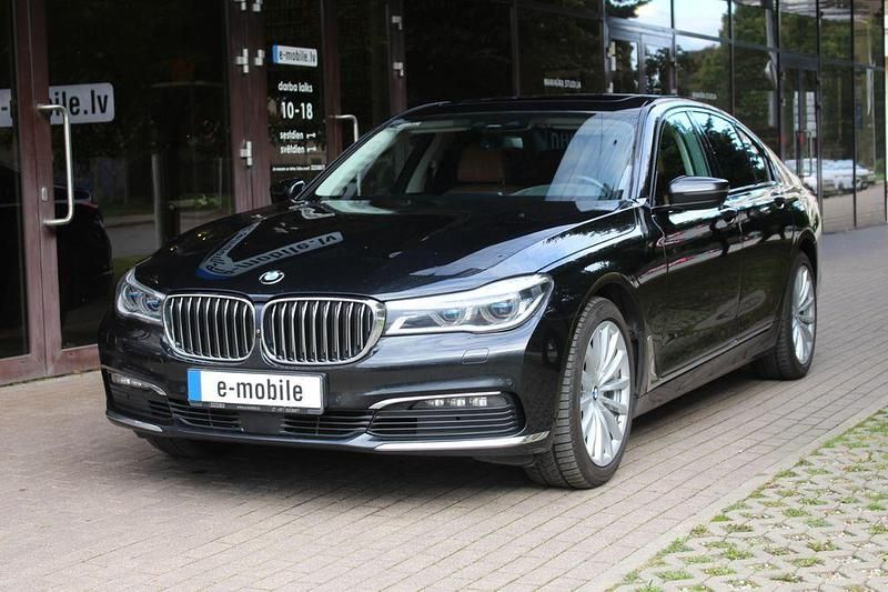 Gebraucht BMW 740 Sport Line 320 PS (235 kW) 2017 Schwarz Limousine