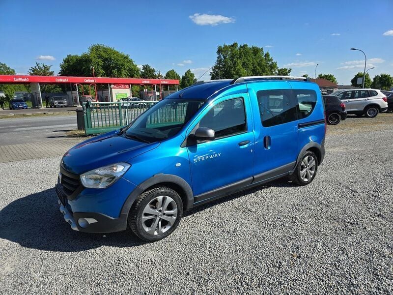 Blau Gebraucht 2017 Dacia Dokker Stepway Van | 9.950 € (Guter Preis) - Bild 1/4