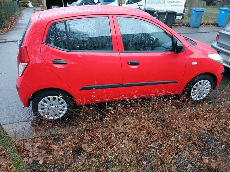 Gebraucht Hyundai i10 67 PS (49 kW) 2011 Rot Kleinwagen