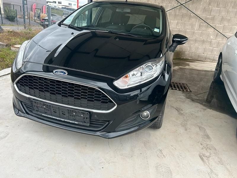 Gebraucht Ford Fiesta Celebration 95 PS (69 kW) 2016 Schwarz Kleinwagen