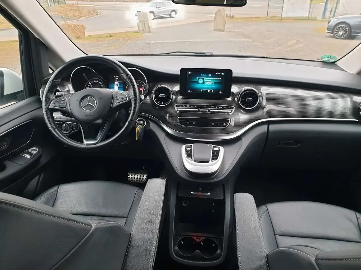 Gebraucht Mercedes V220 163 PS (119 kW) 2020 Weiß Van / Kleinbus