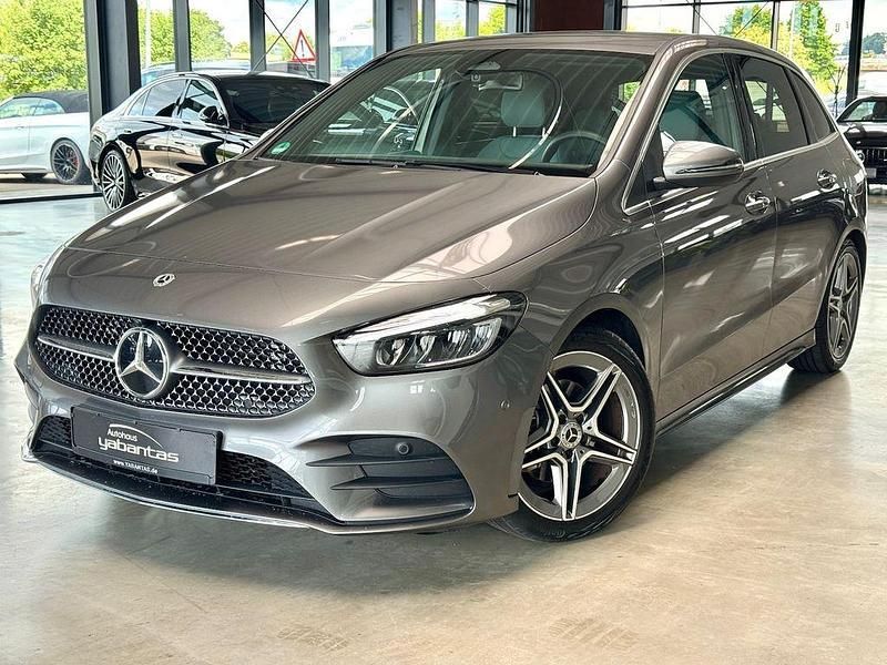 Grau Gebraucht 2024 Mercedes B200 AMG Van / Kleinbus | 34.900 € (Teuer) - Bild 1/4