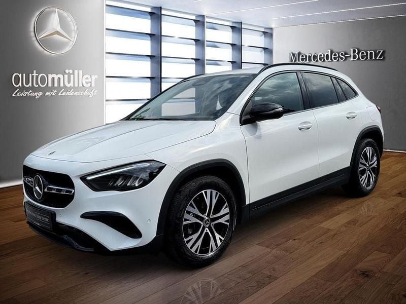 Weiß Gebraucht 2024 Mercedes GLA180 Progressive SUV | 34.930 € (Guter Preis) - Bild 1/3